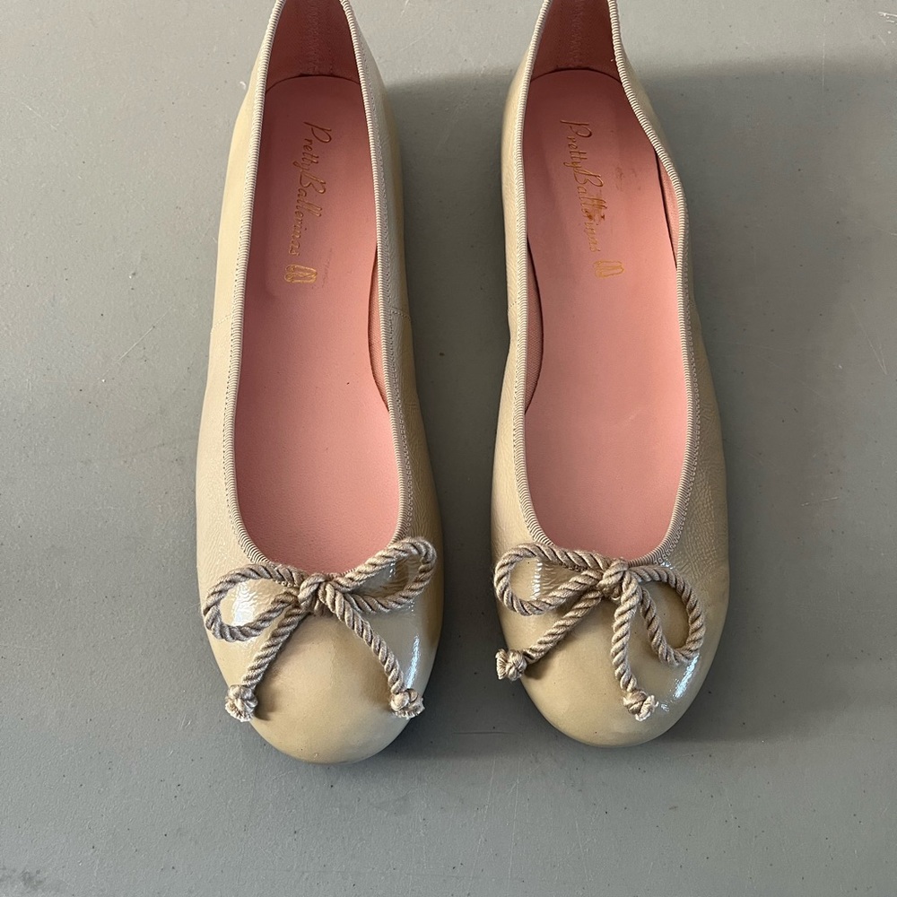 Pretty Ballerinas Cream Patent Leather Bow Ballet Flats
